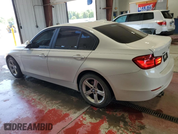2015 BMW 3 Series 328i xDrive z VIN WBA3B5C5XFP653959, wystawiony jako Copart lot #61956095 z przebiegiem 97 599 mil mil oraz Szkoda całkowita • Salvage title. Historia ofert i sprzedaży dostępna na DreamBid. Obrazek 2.