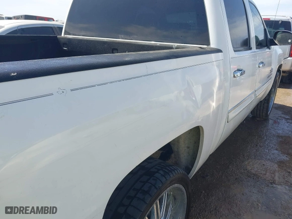 2010 Chevrolet Silverado 1500 LT with VIN 3GCRCSE0XAG296936, listed as a IAAI auction lot 41693403 with 243,355 mi miles. Bid and sale history available at carsss.com. Image 6.