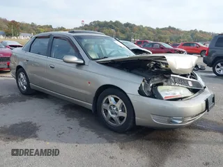 2003 Saturn LS z VIN 1G8JW54R83Y517040, wystawiony jako IAAI lot #40719921 z przebiegiem 118 947 mil mil oraz . Historia ofert i sprzedaży dostępna na DreamBid. Obrazek 1.