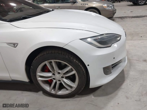 2016 Tesla Model S 90D with VIN 5YJSA1E44GF131208, listed as a IAAI auction lot 42060513 with 84,125 mi miles. Bid and sale history available at carsss.com. Image 20.