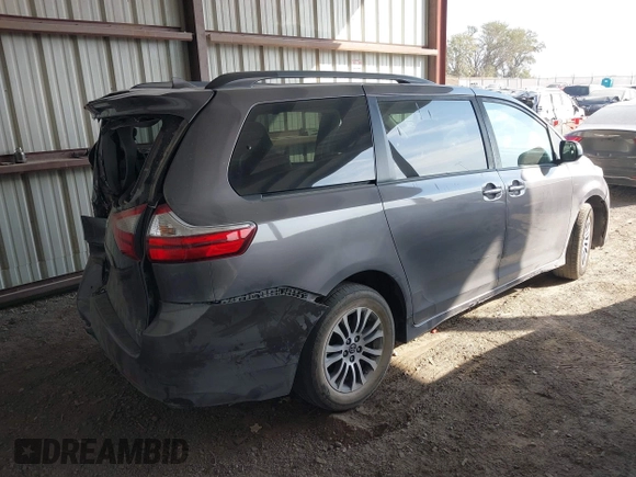 2019 Toyota Sienna XLE Auto Access Seat with VIN 5TDYZ3DC1KS986993, listed as a IAAI auction lot 40575042 with 73,581 mi miles. Bid and sale history available at carsss.com. Image 4.