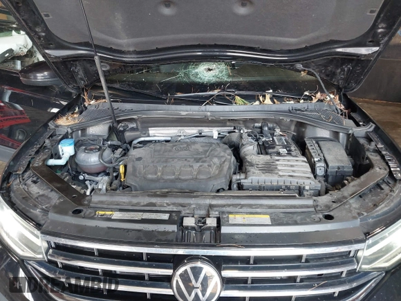 2022 Volkswagen Tiguan SE z VIN 3VV2B7AX6NM073743, wystawiony jako IAAI lot #39948815 z przebiegiem 56 368 mil mil oraz . Historia ofert i sprzedaży dostępna na DreamBid. Obrazek 10.