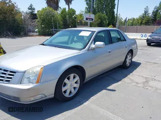 2006 Cadillac DTS 1SC z VIN 1G6KD57Y96U231893, wystawiony jako IAAI lot #42455221 z przebiegiem 135 807 mil mil oraz . Historia ofert i sprzedaży dostępna na DreamBid. Obrazek 6.
