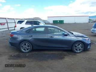 2022 Kia Forte LXS z VIN 3KPF24AD2NE455301, wystawiony jako IAAI lot #42324239 z przebiegiem 56 078 mil mil oraz . Historia ofert i sprzedaży dostępna na DreamBid. Obrazek 14.