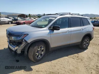 2022 Honda Passport TrailSport with VIN 5FNYF8H68NB010647, listed as a Copart auction lot 61603955 with 40,583 mi miles and Salvage title. Bid and sale history available at DreamBid. Image 1.