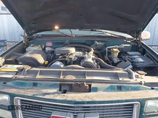 1997 GMC Suburban z VIN 1GKGK26J6VJ758001, wystawiony jako IAAI lot #41457050 z przebiegiem 164 337 mil mil oraz . Historia ofert i sprzedaży dostępna na DreamBid. Obrazek 10.