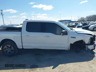 2024 Ford F-150 Lightning z VIN 1FTVW3L74RWG20276, wystawiony jako IAAI lot #41991515 z przebiegiem 4048 mil mil oraz . Historia ofert i sprzedaży dostępna na DreamBid. Obrazek 14.