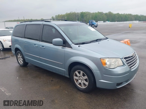 2010 Chrysler Town & Country Touring z VIN 2A4RR5D13AR456900, wystawiony jako IAAI lot #42125829 z przebiegiem 251 276 mil mil oraz . Historia ofert i sprzedaży dostępna na DreamBid. Obrazek 1.