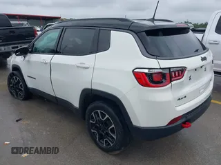 2020 Jeep Compass Trailhawk z VIN 3C4NJDDB6LT126585, wystawiony jako IAAI lot #42210794 z przebiegiem 132 220 mil mil oraz . Historia ofert i sprzedaży dostępna na DreamBid. Obrazek 3.