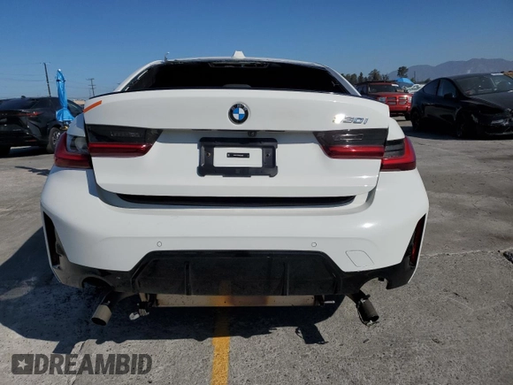 2023 BMW 3 Series 330i z VIN 3MW69FF08P8D73326, wystawiony jako Copart lot #57511995 z przebiegiem Nie podano mil oraz Czysty tytuł • Clean title. Historia ofert i sprzedaży dostępna na DreamBid. Obrazek 6.