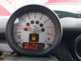 2012 MINI Hardtop S z VIN WMWSV3C53CTY29678, wystawiony jako IAAI lot #42367662 z przebiegiem 241 475 mil mil oraz . Historia ofert i sprzedaży dostępna na DreamBid. Obrazek 7.