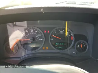 2008 Jeep Patriot Sport z VIN 1J8FF28W08D703852, wystawiony jako Copart lot #52450325 z przebiegiem 218 451 mil mil oraz Szkoda całkowita • Salvage title. Historia ofert i sprzedaży dostępna na DreamBid. Obrazek 9.