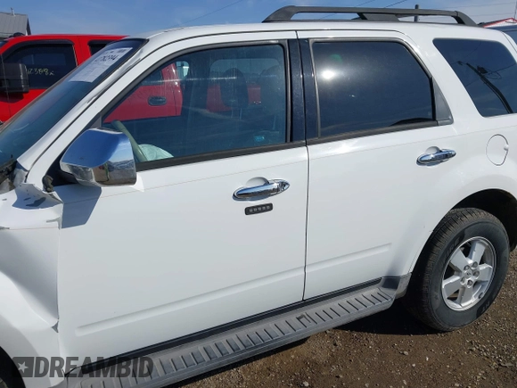 2010 Ford Escape XLT z VIN 1FMCU9DG2AKC22117, wystawiony jako IAAI lot #41782394 z przebiegiem 96 841 mil mil oraz . Historia ofert i sprzedaży dostępna na DreamBid. Obrazek 14.