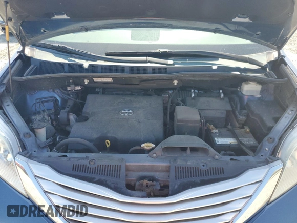 2013 Toyota Sienna XLE с VIN 5TDDK3DC6DS063575, выставлен на аукционе Copart как лот 52725185 с пробегом 125 707 миль миль и Списание • Salvage title. История ставок и продаж доступна на DreamBid. Изображение 12.