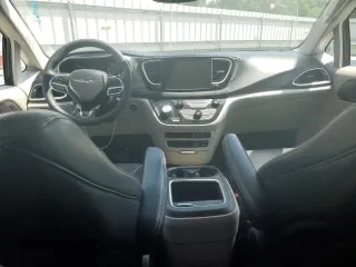 2022 Chrysler Pacifica Touring L with VIN 2C4RC1BG9NR185760, listed as a Copart auction lot 65392665 with 62,162 mi miles and Clean title. Bid and sale history available at DreamBid. Image 8.
