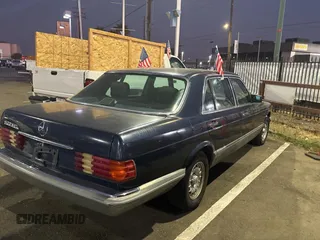 1984 Mercedes-Benz 500 z VIN WDBCA37A9EA027109, wystawiony jako Copart lot #74401344 z przebiegiem 137 953 mil mil oraz Tytuł czysty. Historia ofert i sprzedaży dostępna na DreamBid. Obrazek 4.
