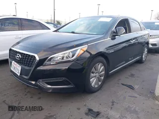 2017 Hyundai Sonata SE with VIN KMHE24L13HA055104, listed as a IAAI auction lot 41901568 with 100,456 mi miles and . Bid and sale history available at DreamBid. Image 2.