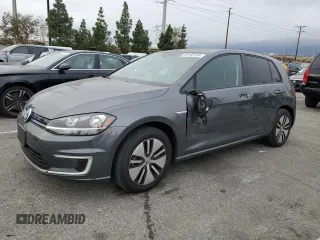 2017 Volkswagen Golf SE с VIN WVWKR7AU6HW950459, выставлен на аукционе Copart как лот 82193734 с пробегом 44 398 миль миль и Списание • Salvage title. История ставок и продаж доступна на DreamBid. Изображение 1.