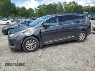 2017 Chrysler Pacifica Touring L z VIN 2C4RC1BG2HR576205, wystawiony jako Copart lot #57387125 z przebiegiem 147 843 mil mil oraz Szkoda całkowita • Salvage title. Historia ofert i sprzedaży dostępna na DreamBid. Obrazek 1.