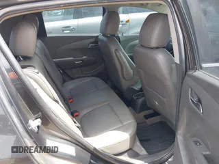 2015 Chevrolet Sonic LTZ z VIN 1G1JE6SB1F4202251, wystawiony jako IAAI lot #42225269 z przebiegiem 91 669 mil mil oraz . Historia ofert i sprzedaży dostępna na DreamBid. Obrazek 8.
