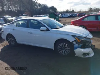 2024 Nissan Altima 2.5 SV with VIN 1N4BL4DW3RN403305, listed as a IAAI auction lot 41683038 with 8,670 mi miles. Bid and sale history available at carsss.com. Image 13.