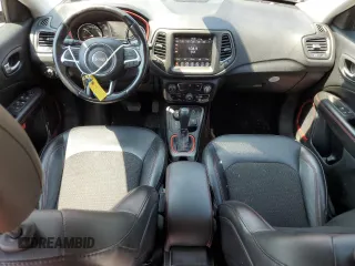 2020 Jeep Compass Trailhawk z VIN 3C4NJDDB5LT238584, wystawiony jako Copart lot #65119345 z przebiegiem 37 854 mil mil oraz Szkoda całkowita • Salvage title. Historia ofert i sprzedaży dostępna na DreamBid. Obrazek 8.