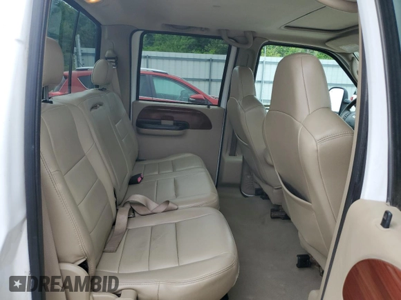 2006 Ford F-250 XL z VIN 1FTSW21P66EA21784, wystawiony jako Copart lot #59556905 z przebiegiem 162 561 mil mil oraz Szkoda całkowita • Salvage title. Historia ofert i sprzedaży dostępna na DreamBid. Obrazek 10.