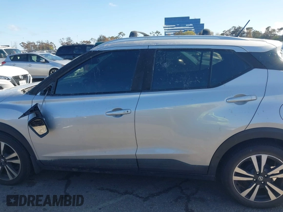 2020 Nissan Kicks SV z VIN 3N1CP5CV6LL573962, wystawiony jako IAAI lot #41783534 z przebiegiem 32 247 mil mil oraz . Historia ofert i sprzedaży dostępna na DreamBid. Obrazek 14.