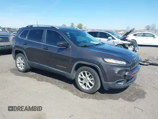 2017 Jeep Cherokee Latitude z VIN 1C4PJLCBXHW572714, wystawiony jako IAAI lot #41861087 z przebiegiem 120 552 mil mil oraz . Historia ofert i sprzedaży dostępna na DreamBid. Obrazek 1.