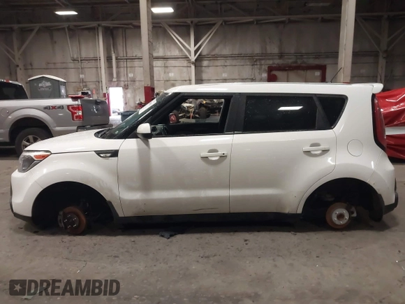 2014 Kia Soul with VIN KNDJN2A24E7089670, listed as a IAAI auction lot 38680967 with 63,504 mi miles. Bid and sale history available at carsss.com. Image 13.