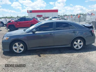 2011 Toyota Camry LE z VIN 4T1BF3EK7BU197078, wystawiony jako IAAI lot #42388549 z przebiegiem 250 873 mil mil oraz . Historia ofert i sprzedaży dostępna na DreamBid. Obrazek 14.