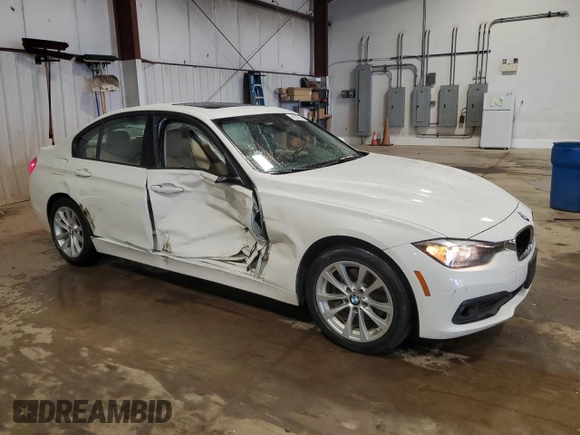 2016 BMW 3 Series 320i xDrive z VIN WBA8A3C59GK551242, wystawiony jako Copart lot #56939365 z przebiegiem 146 326 mil mil oraz Szkoda całkowita • Salvage title. Historia ofert i sprzedaży dostępna na DreamBid. Obrazek 4.