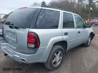 2008 Chevrolet TrailBlazer Fleet w/2FL with VIN 1GNDT13S682195041, listed as a IAAI auction lot 41961056 with 170,215 mi miles. Bid and sale history available at carsss.com. Image 4.