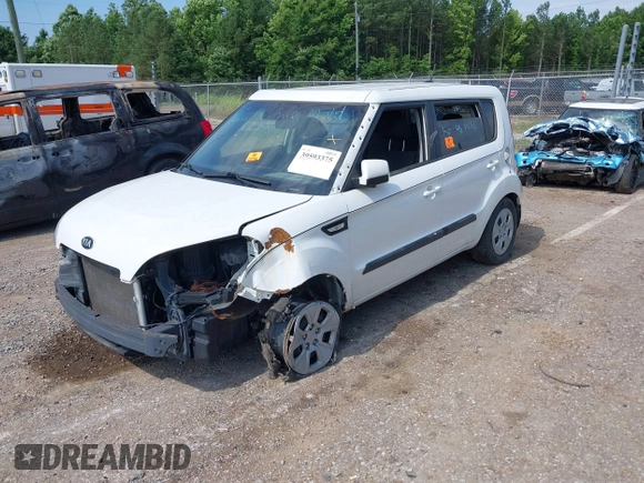 2013 Kia Soul with VIN KNDJT2A5XD7773332, listed as a IAAI auction lot 39593375 with 92,688 mi miles. Bid and sale history available at carsss.com. Image 2.