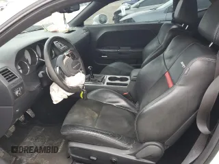 2014 Dodge Challenger SRT-8 z VIN 2C3CDYCJ1EH258264, wystawiony jako Copart lot #75100064 z przebiegiem 105 432 mil mil oraz Szkoda całkowita • Salvage title. Historia ofert i sprzedaży dostępna na DreamBid. Obrazek 7.