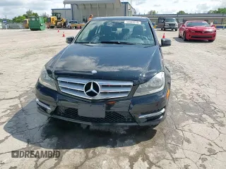 2012 Mercedes-Benz C 300 Sport z VIN WDDGF8BB1CR207366, wystawiony jako Copart lot #56564215 z przebiegiem 95 134 mil mil oraz Szkoda całkowita • Salvage title. Historia ofert i sprzedaży dostępna na DreamBid. Obrazek 14.