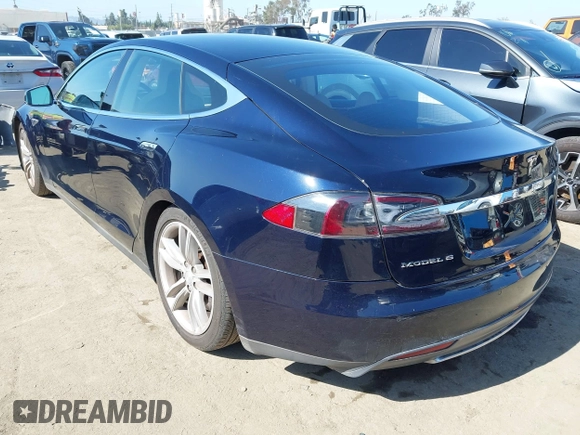 2013 Tesla Model S with VIN 5YJSA1CNXDFP28192, listed as a IAAI auction lot 42227521 with 60,967 mi miles and . Bid and sale history available at DreamBid. Image 3.
