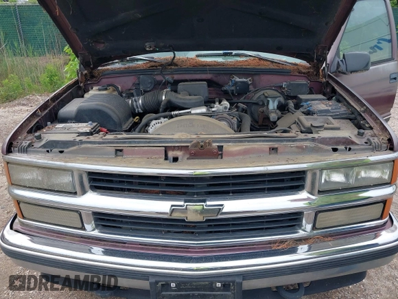 1996 Chevrolet Suburban z VIN 1GNFK16R8TJ397396, wystawiony jako IAAI lot #42367280 z przebiegiem 287 980 mil mil oraz . Historia ofert i sprzedaży dostępna na DreamBid. Obrazek 10.