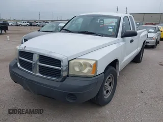2007 Dodge Dakota ST z VIN 1D7HE22K57S173211, wystawiony jako IAAI lot #41917318 z przebiegiem 214 830 mil mil oraz . Historia ofert i sprzedaży dostępna na DreamBid. Obrazek 2.