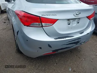 2013 Hyundai Elantra GLS z VIN 5NPDH4AEXDH232965, wystawiony jako IAAI lot #42367984 z przebiegiem 158 126 mil mil oraz . Historia ofert i sprzedaży dostępna na DreamBid. Obrazek 14.