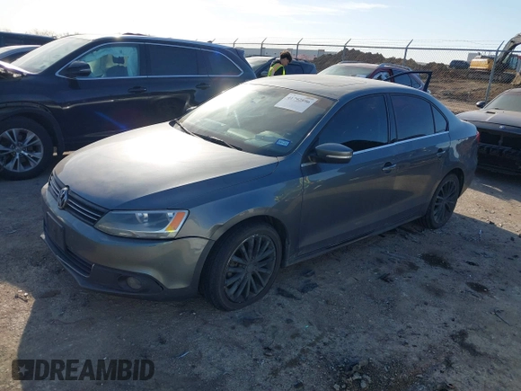 2012 Volkswagen Jetta SEL z VIN 3VWLP7AJ2CM418230, wystawiony jako IAAI lot #41792896 z przebiegiem 220 036 mil mil oraz . Historia ofert i sprzedaży dostępna na DreamBid. Obrazek 2.
