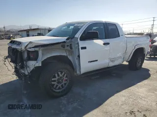 2017 Toyota Tundra 2WD SR5 with VIN 5TFRW5F13HX220108, listed as a Copart auction lot 71887404 with 71,965 mi miles and Salvage Title. Bid and sale history available at carsss.com. Image 1.