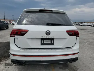 2022 Volkswagen Tiguan SE R-Line Black with VIN 3VVCB7AXXNM109437, listed as a Copart auction lot 59607495 with 30,985 mi miles and Salvage title. Bid and sale history available at DreamBid. Image 6.
