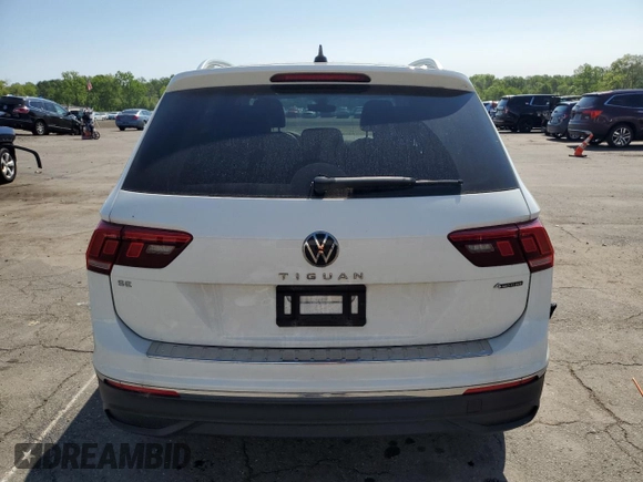 2024 Volkswagen Tiguan SE z VIN 3VVMB7AXXRM073047, wystawiony jako Copart lot #58958515 z przebiegiem 23 180 mil mil oraz Szkoda całkowita • Salvage title. Historia ofert i sprzedaży dostępna na DreamBid. Obrazek 6.