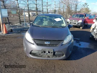 2013 Ford Fiesta S z VIN 3FADP4TJ5DM164278, wystawiony jako IAAI lot #41588415 z przebiegiem 13 403 mil mil oraz . Historia ofert i sprzedaży dostępna na DreamBid. Obrazek 6.
