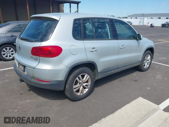 2013 Volkswagen Tiguan SE z VIN WVGBV7AX3DW552606, wystawiony jako IAAI lot #42174927 z przebiegiem 164 071 mil mil oraz . Historia ofert i sprzedaży dostępna na DreamBid. Obrazek 4.