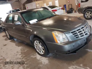 2008 Cadillac DTS 1SA z VIN 1G6KD57Y58U157195, wystawiony jako IAAI lot #41534453 z przebiegiem 199 793 mil mil oraz . Historia ofert i sprzedaży dostępna na DreamBid. Obrazek 1.
