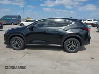 2024 Lexus NX 350h Premium z VIN JTJGKCEZ9R5020262, wystawiony jako IAAI lot #41704238 z przebiegiem 9 089 mil mil oraz . Historia ofert i sprzedaży dostępna na DreamBid. Obrazek 14.