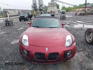 2009 Pontiac Solstice GXP z VIN 1G2MG35XX9Y102204, wystawiony jako IAAI lot #42255138 z przebiegiem 106 472 mil mil oraz . Historia ofert i sprzedaży dostępna na DreamBid. Obrazek 12.