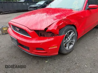 2014 Ford Mustang V6 с VIN 1ZVBP8EMXE5243143, выставлен на аукционе IAAI как лот 42590172 с пробегом 373 579 миль миль и . История ставок и продаж доступна на DreamBid. Изображение 6.